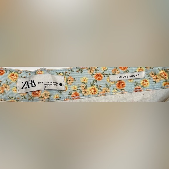 Zara The 90’s Cut Off Jean Shorts in floral - Picture 3 of 4